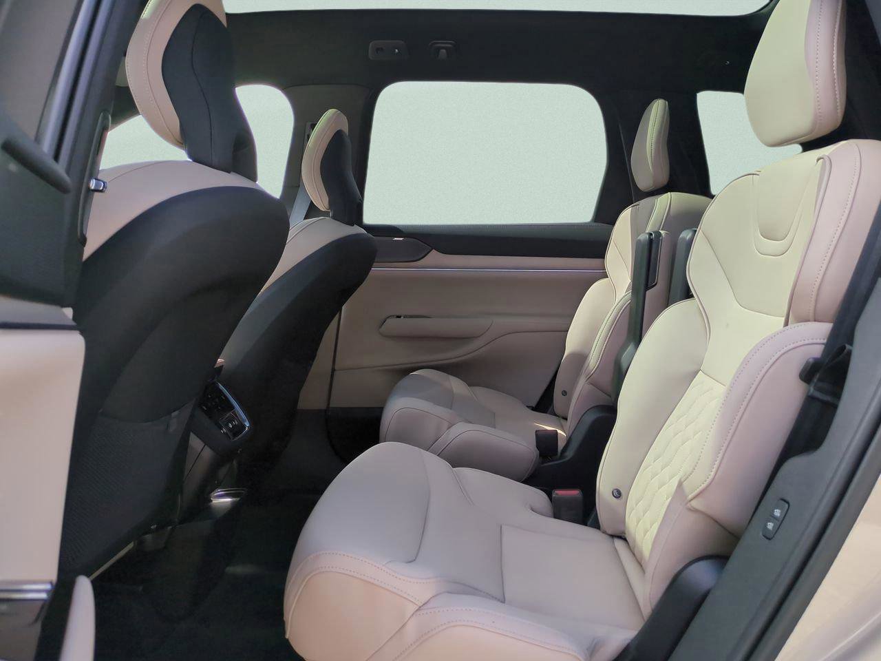 New 2025 Volvo EX90 Ultra AWD/4WD image 12