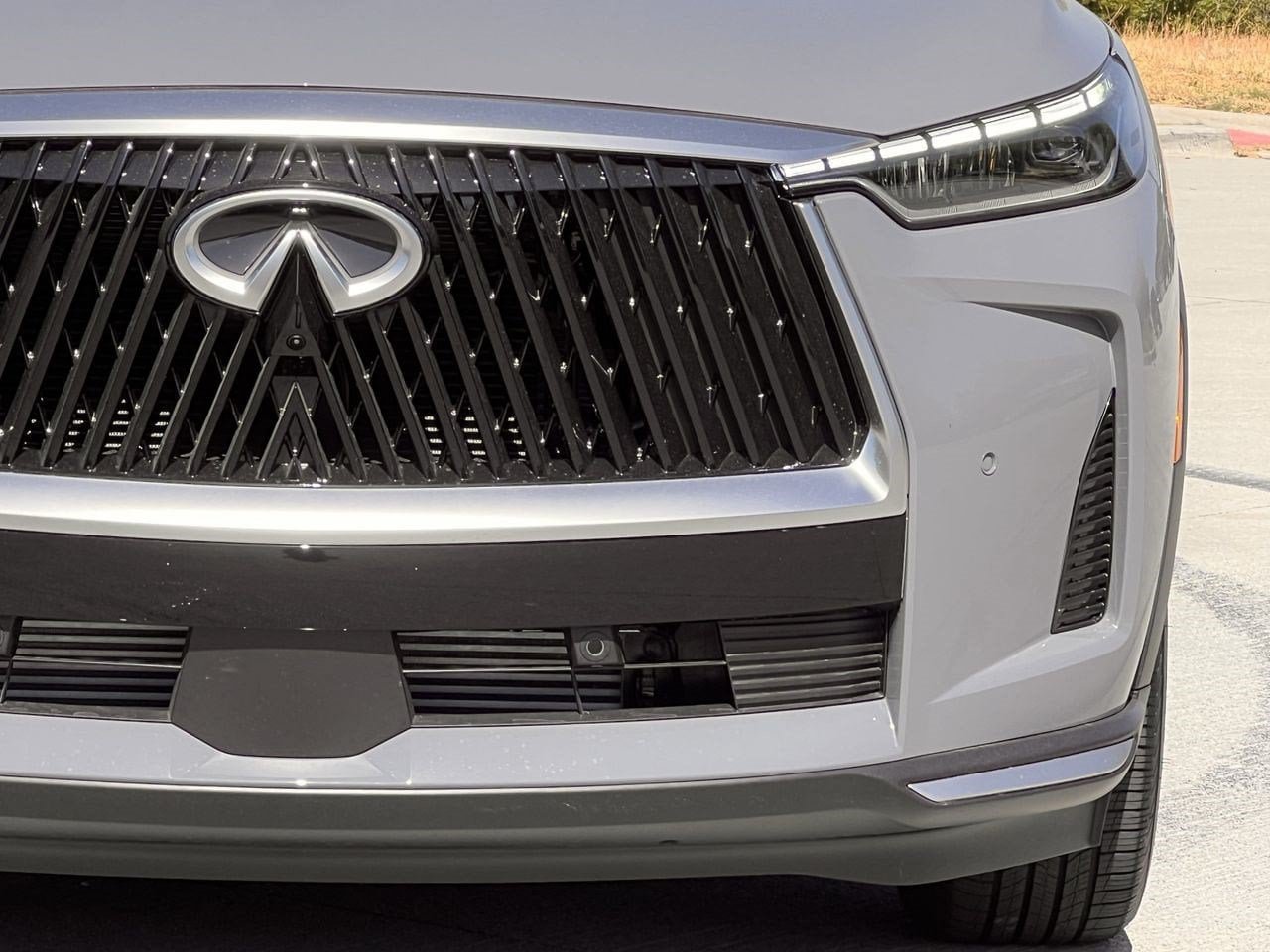 New 2027 INFINITI QX60 Luxe FWD image 8