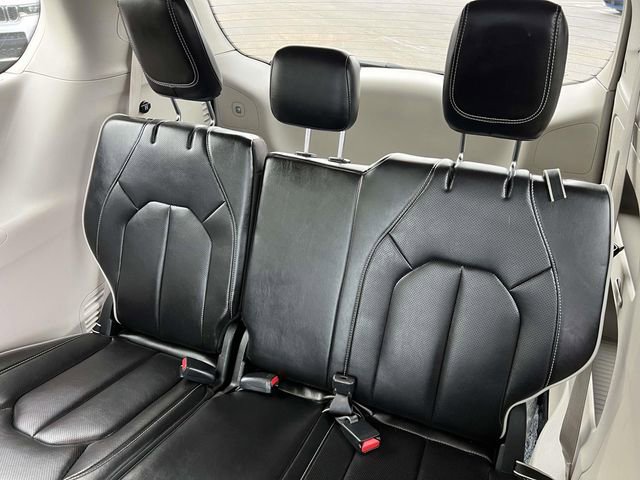 Used 2023 Chrysler Pacifica Limited image 28