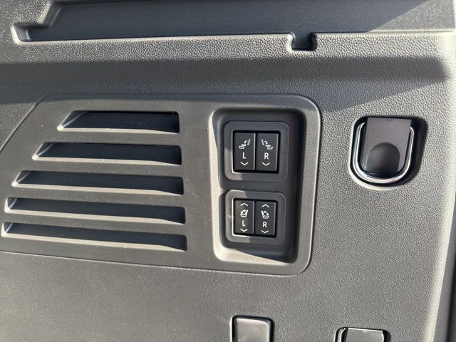 New 2026 Chevrolet Traverse RS w/ LPO, Floor Liner Package FWD image 44