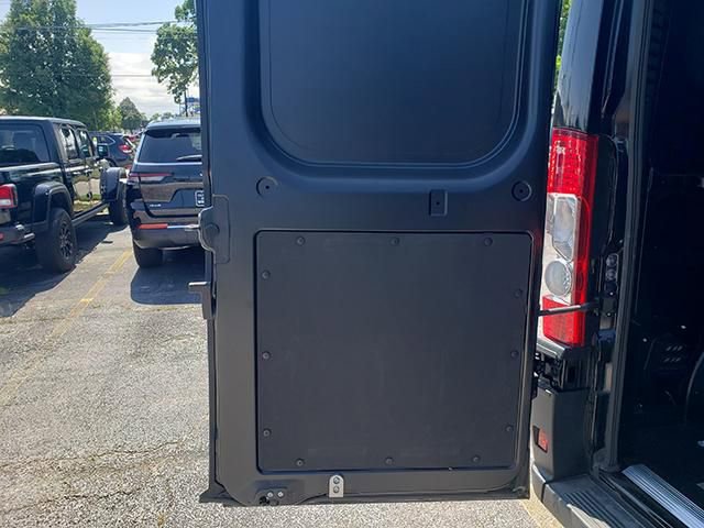 New 2024 RAM ProMaster 2500 w/ Quick Order Package 22G SLT image 13