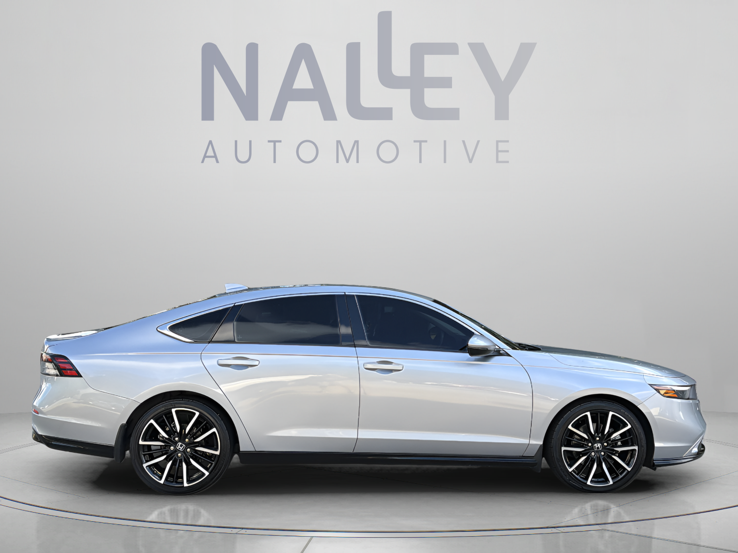 Used 2023 Honda Accord Touring image 5