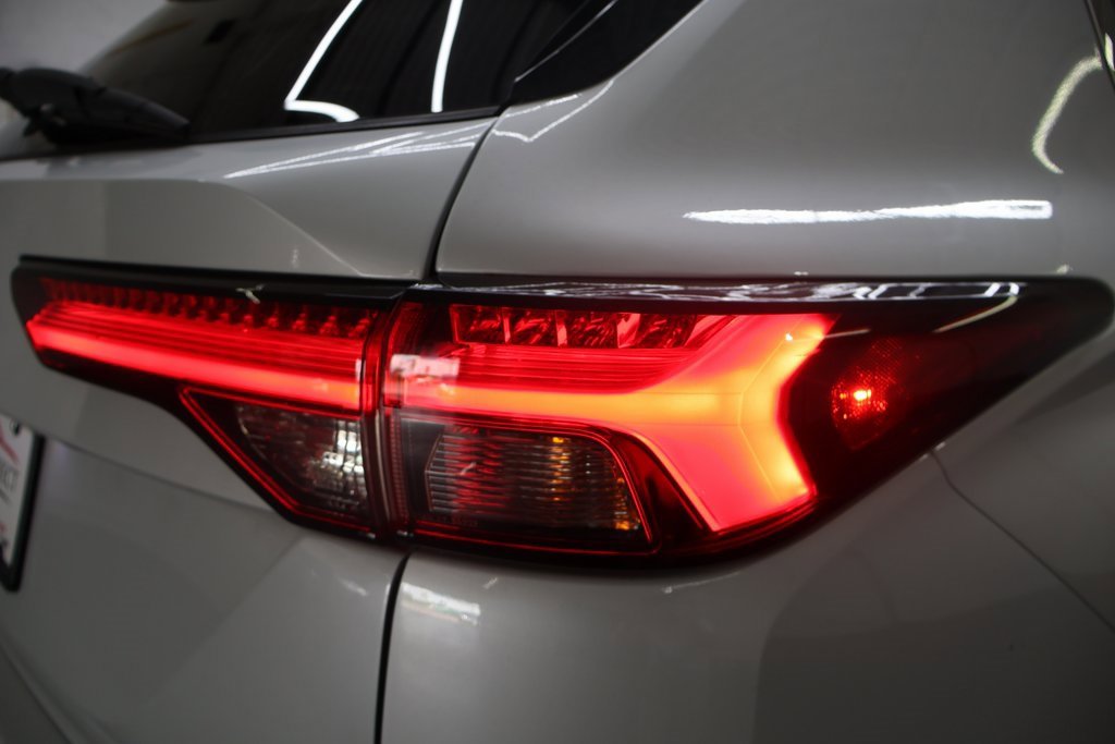 Used 2022 Mitsubishi Outlander SE image 39