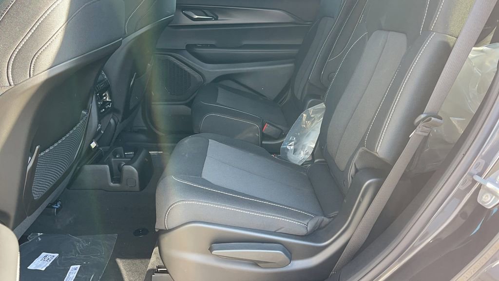 New 2024 Jeep Grand Cherokee L Laredo w/ Luxury Tech Group I image 16