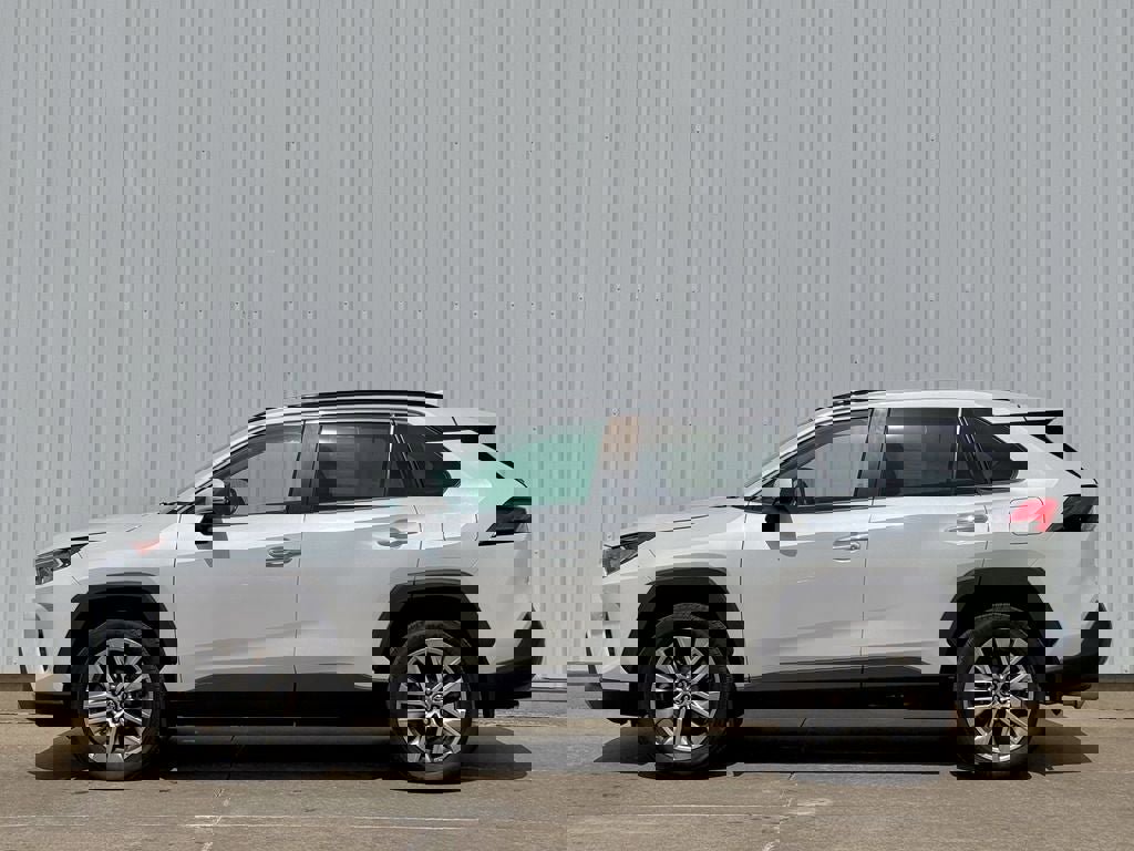 Used 2021 Toyota RAV4 Limited w/ Limited Grade Weather Package AWD/4WD image 3