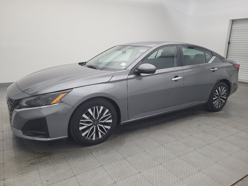 Used 2023 Nissan Altima 2.5 SV image 2