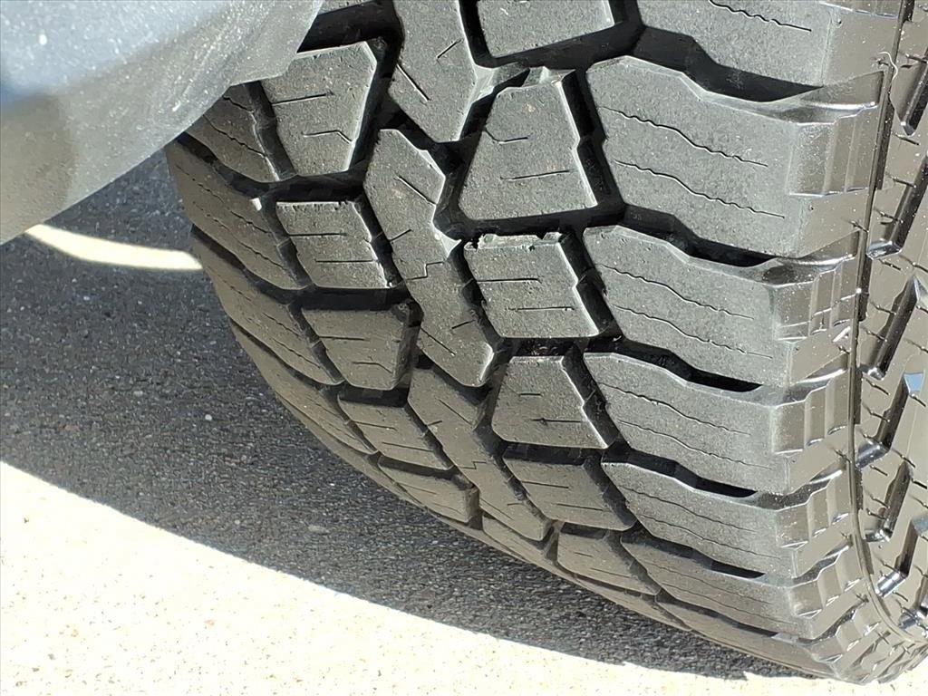 Used 2018 Chevrolet Suburban LT image 11