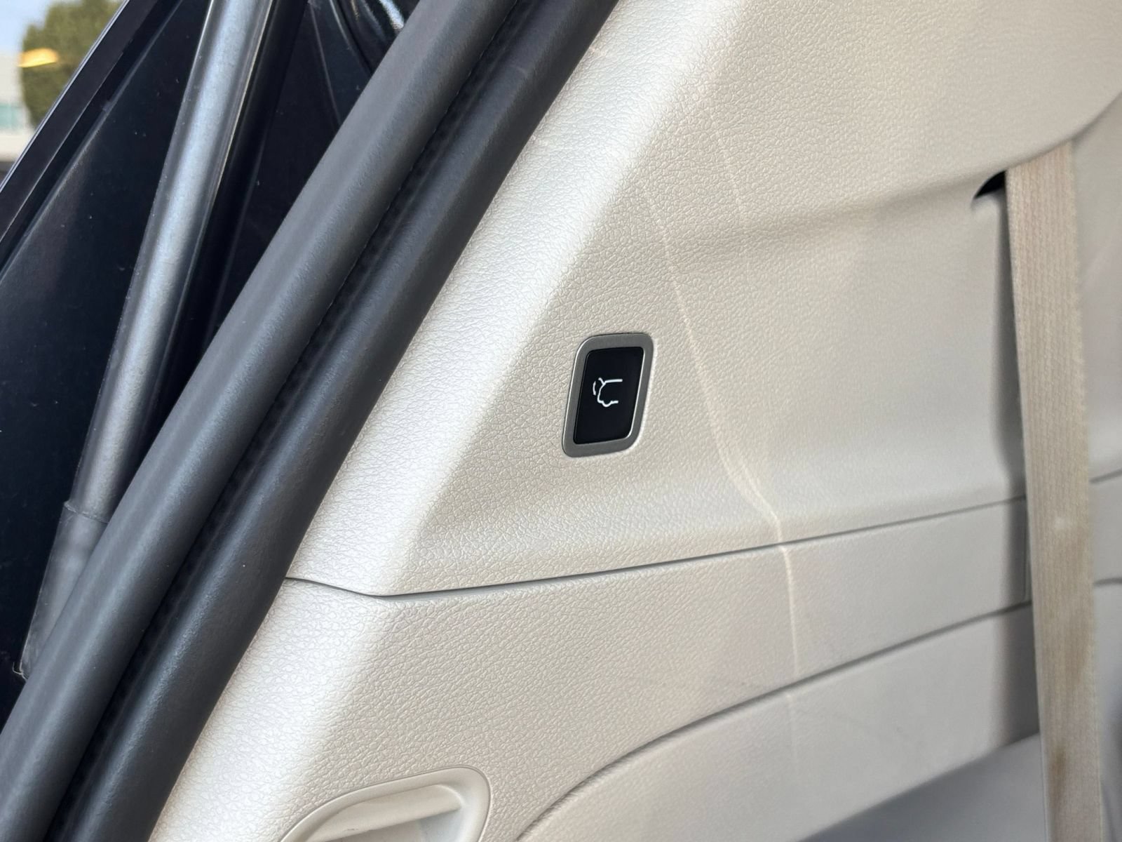 Used 2024 Chrysler Voyager LX FWD image 23