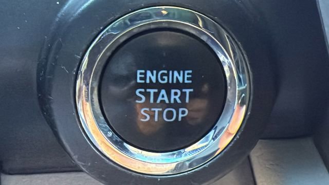 Used 2016 Toyota Camry XLE w/ Moonroof Package FWD image 17