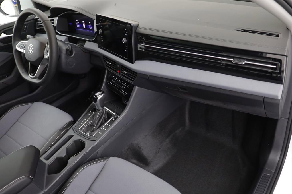 New 2026 Volkswagen Jetta SE FWD image 20