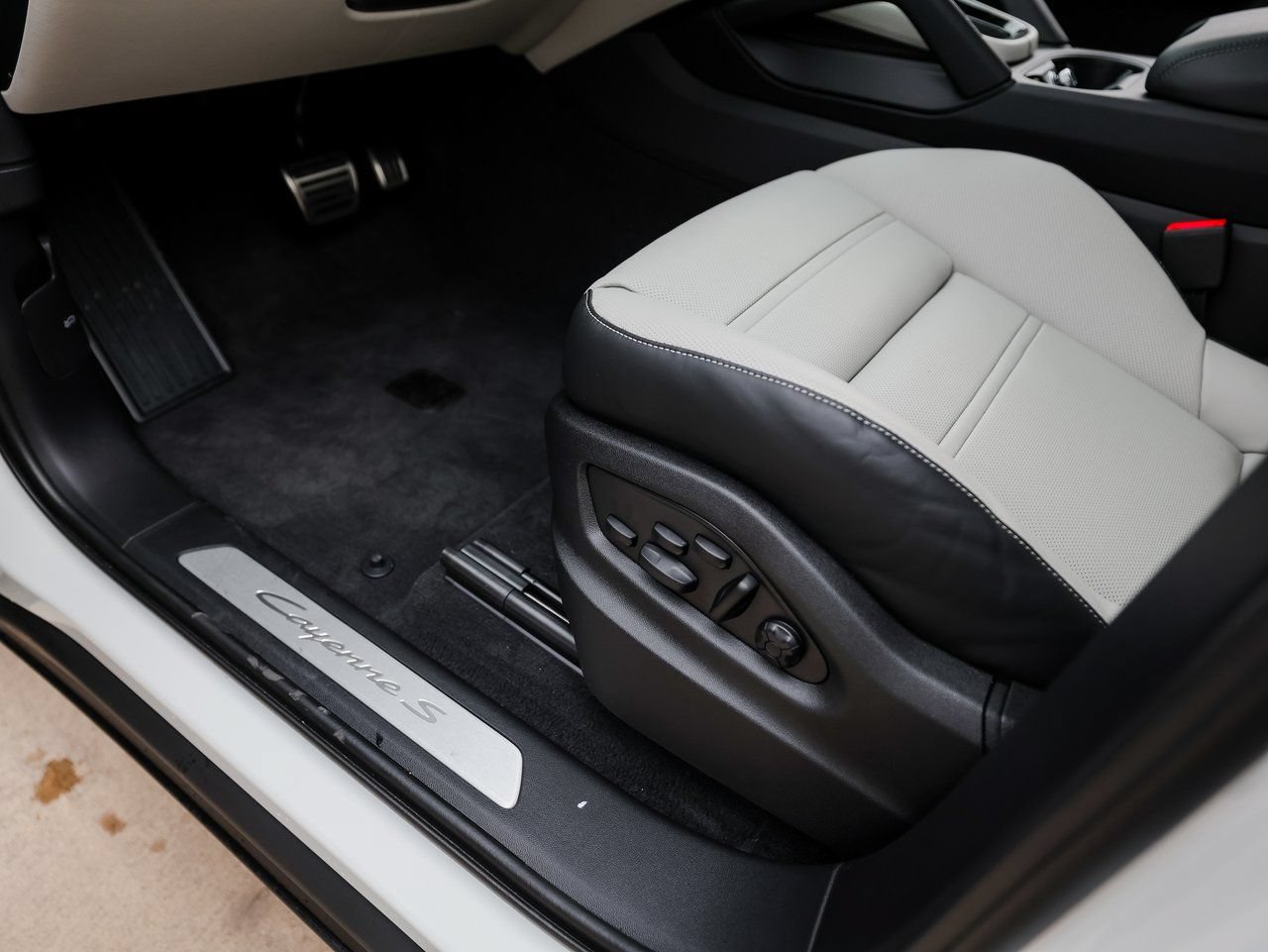 New 2026 Porsche Cayenne S AWD/4WD image 14