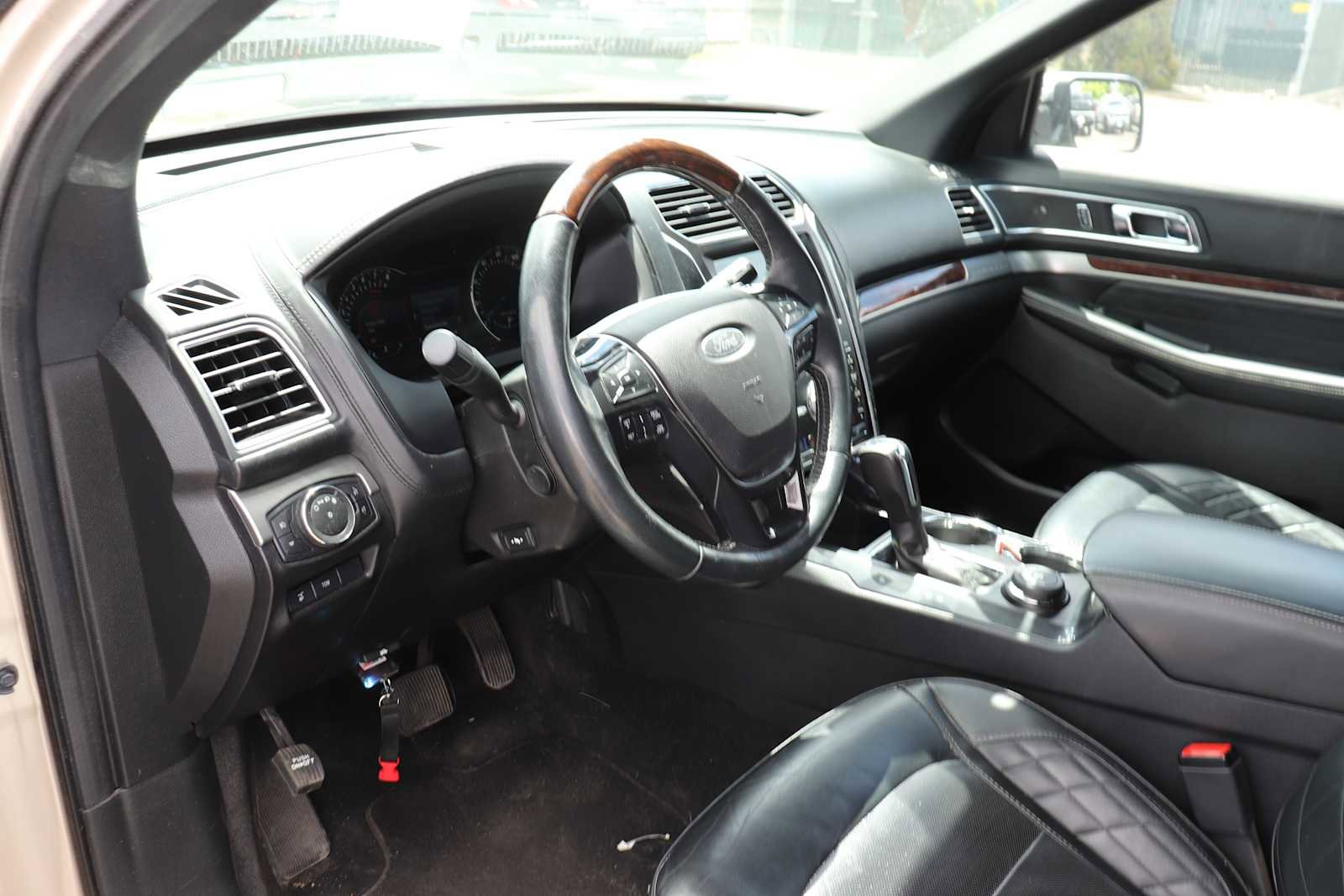 Used 2017 Ford Explorer Platinum AWD/4WD image 10