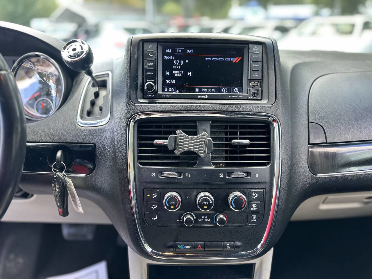 Used 2018 Dodge Grand Caravan SXT FWD image 15