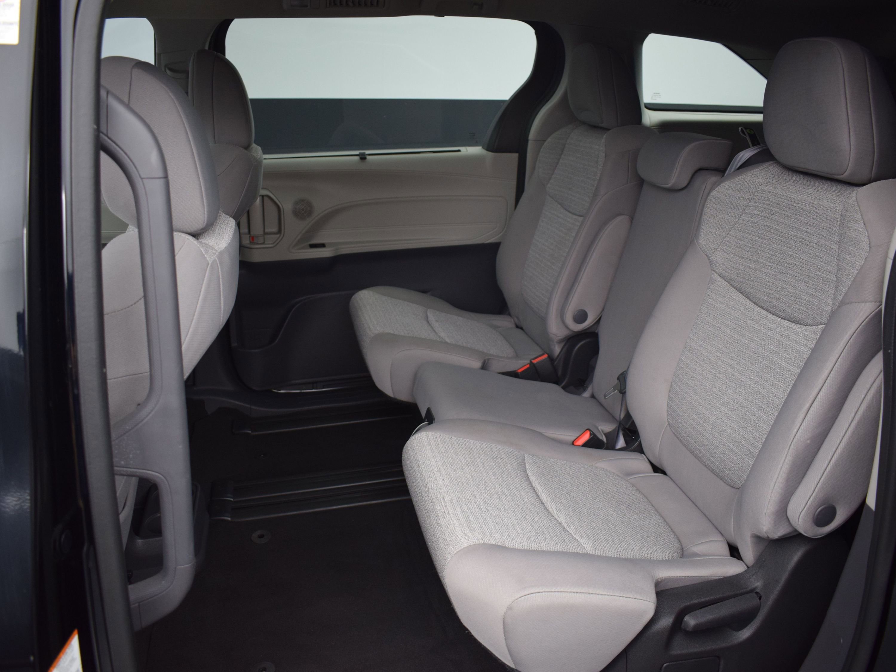 Used 2022 Toyota Sienna LE FWD image 14