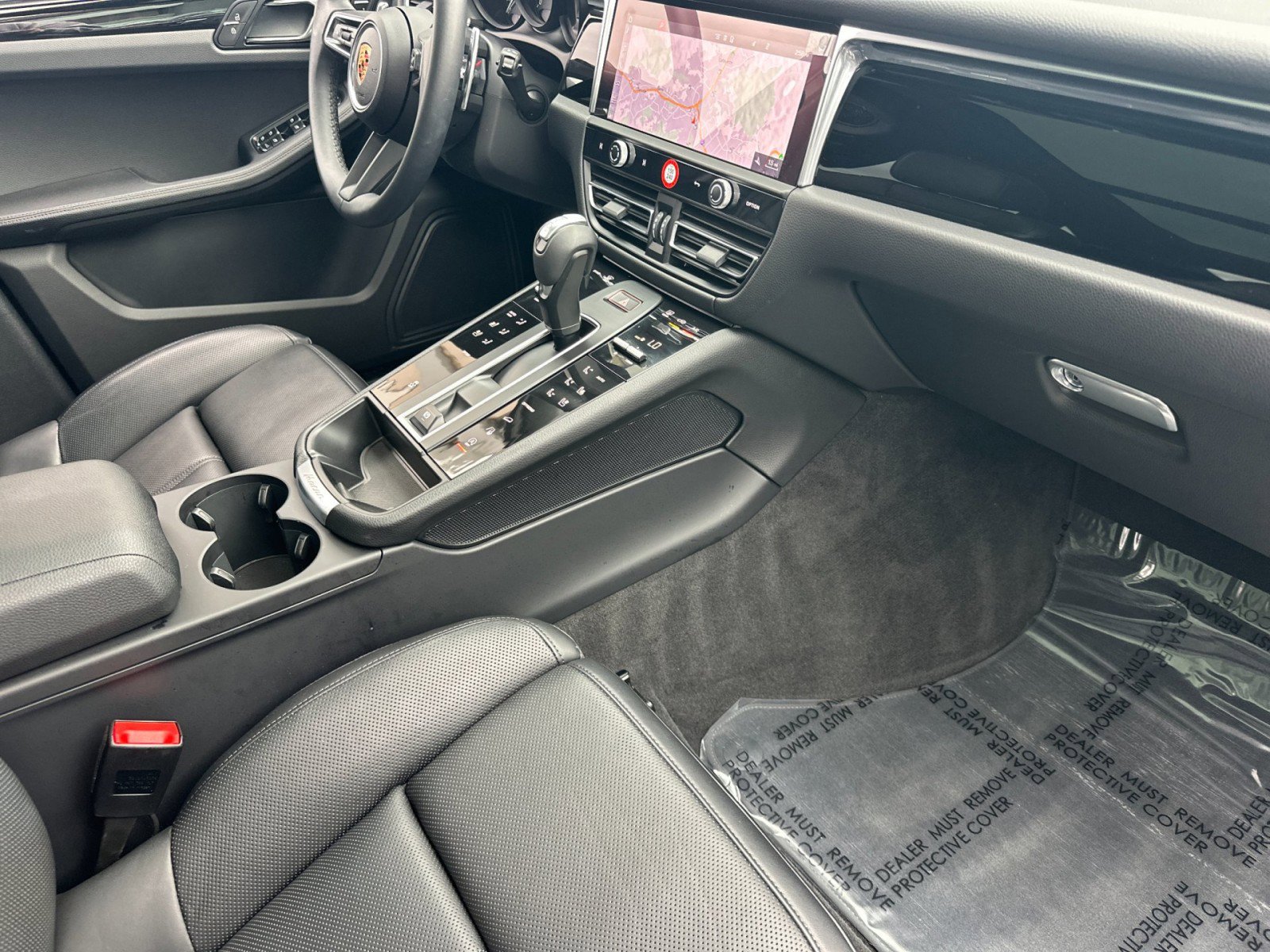 Used 2025 Porsche Macan image 16