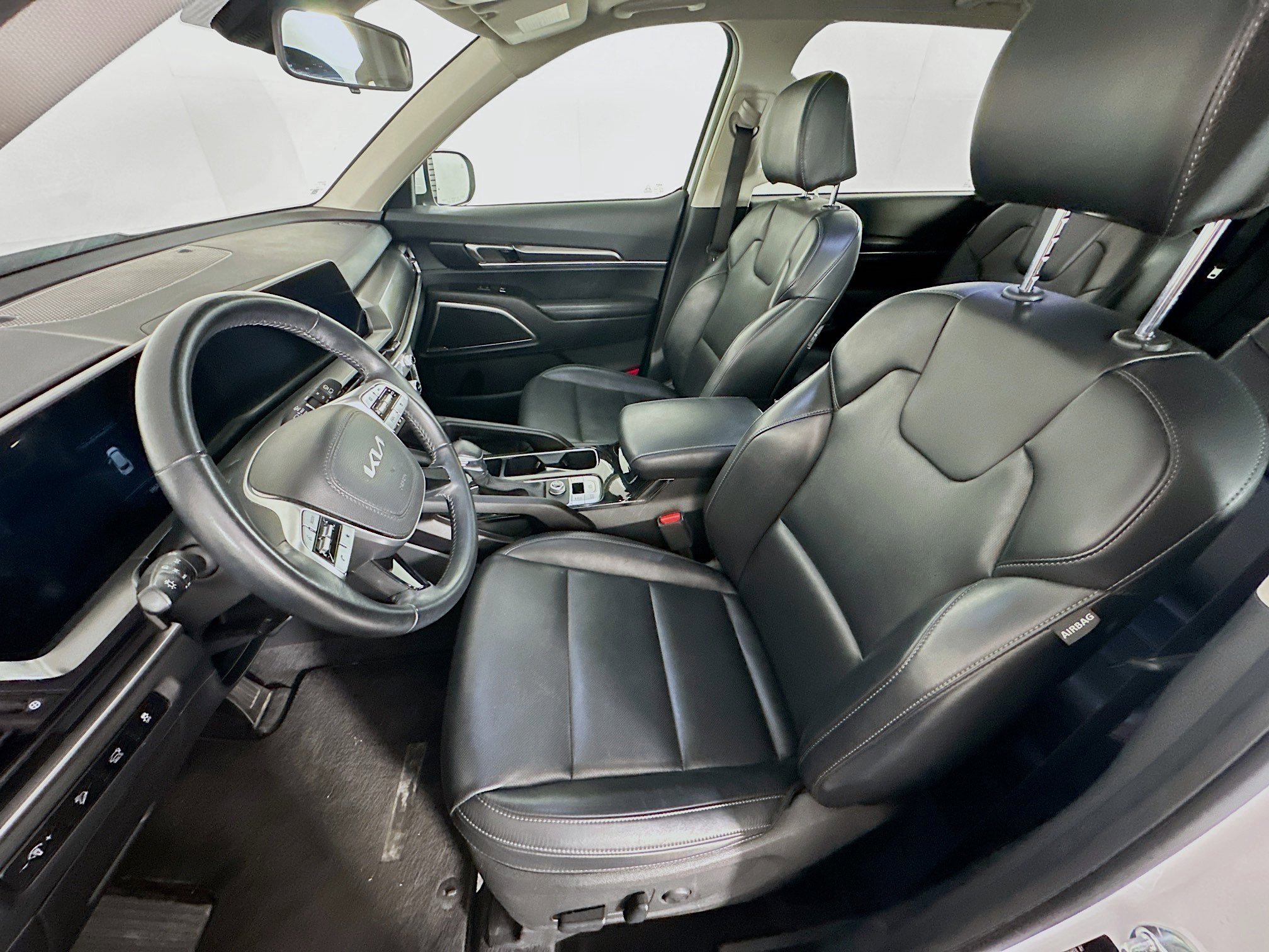 Used 2025 Kia Telluride S FWD image 13