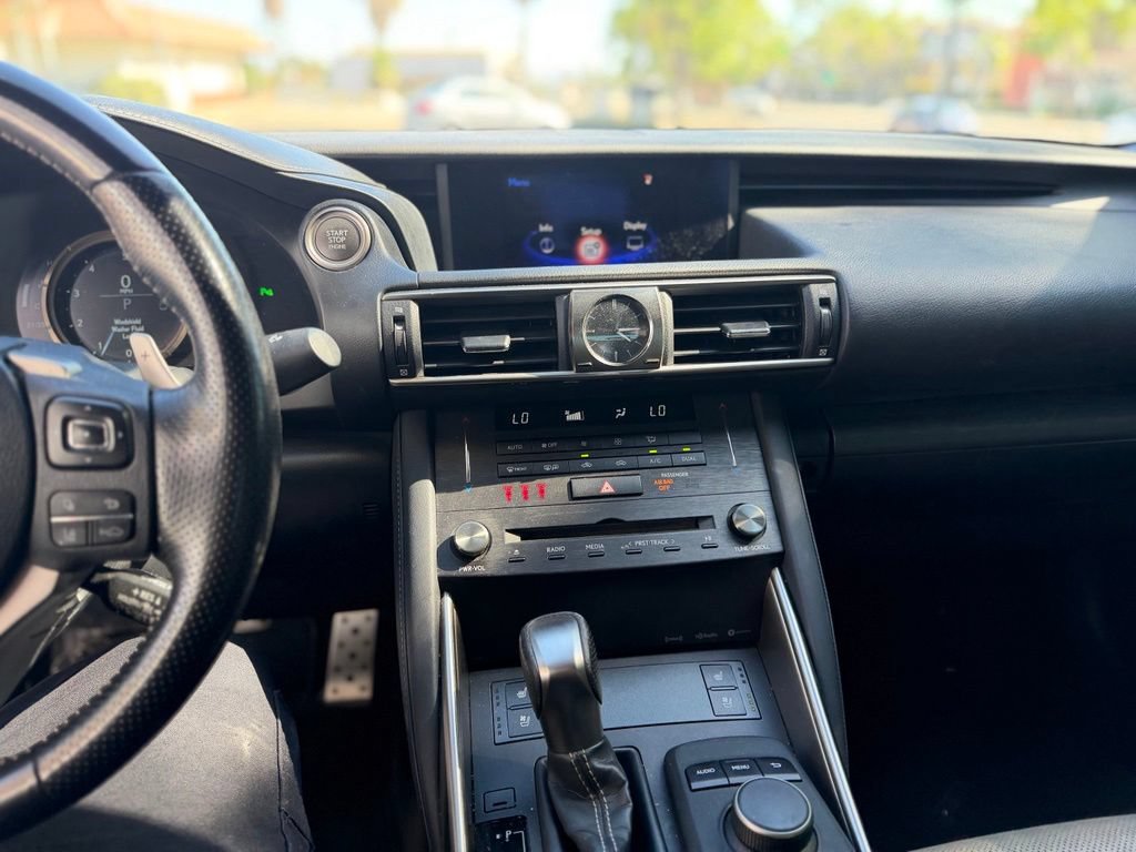 Used 2020 Lexus IS 350 F Sport w/ F Sport Package RWD image 9