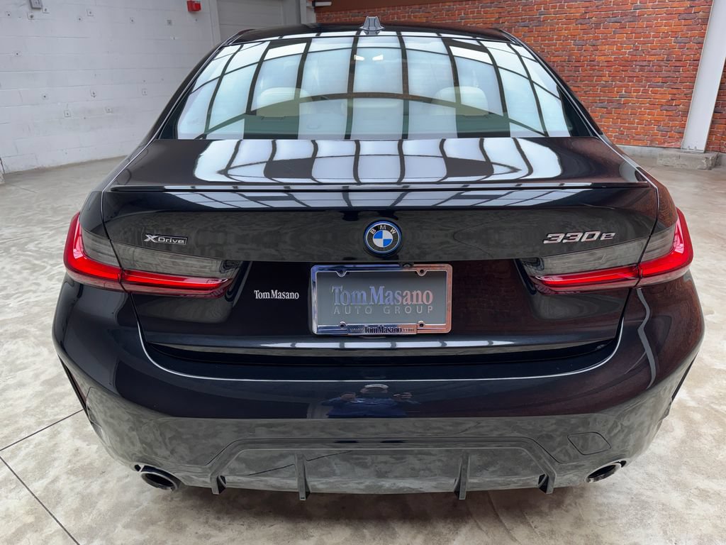 Certified 2023 BMW 330e xDrive w/ M Sport Package AWD/4WD image 4