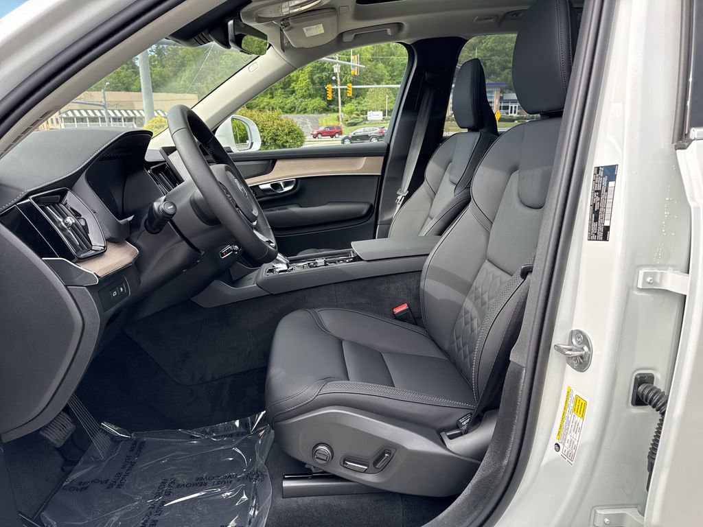 New 2025 Volvo XC90 T8 Plus w/ Protection Package Premier image 9