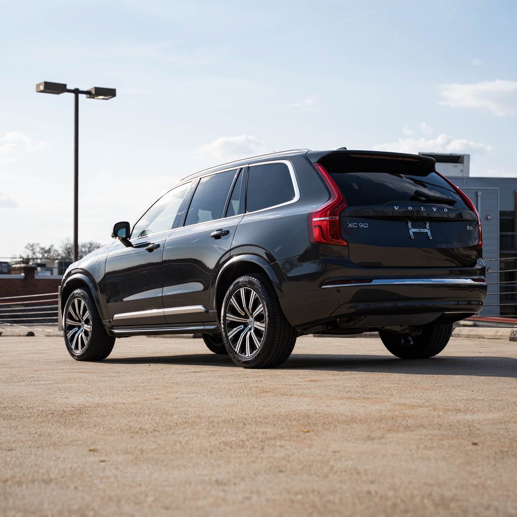 Certified 2024 Volvo XC90 B6 Plus w/ Protection Package image 5