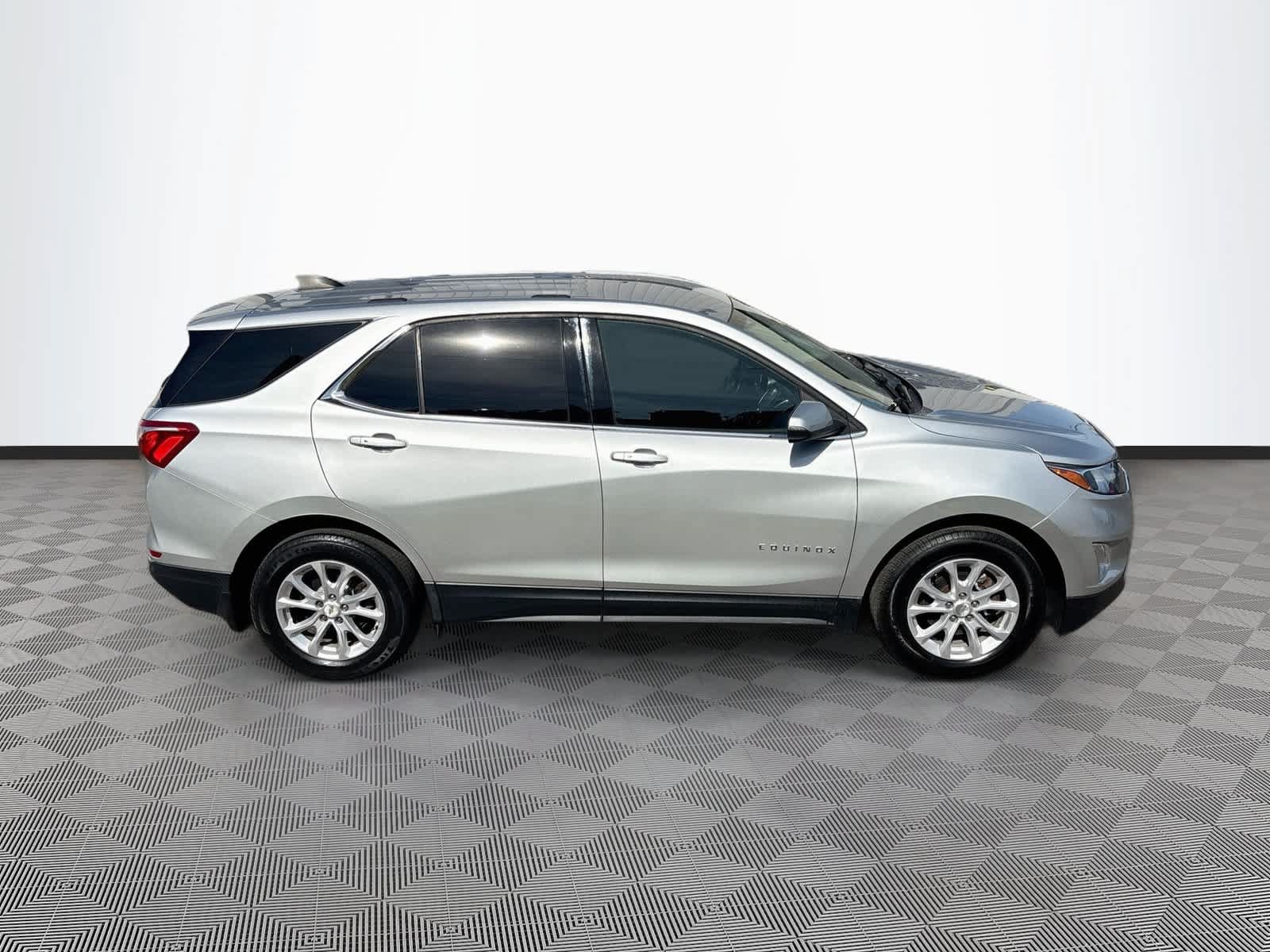 Used 2018 Chevrolet Equinox LT FWD image 4