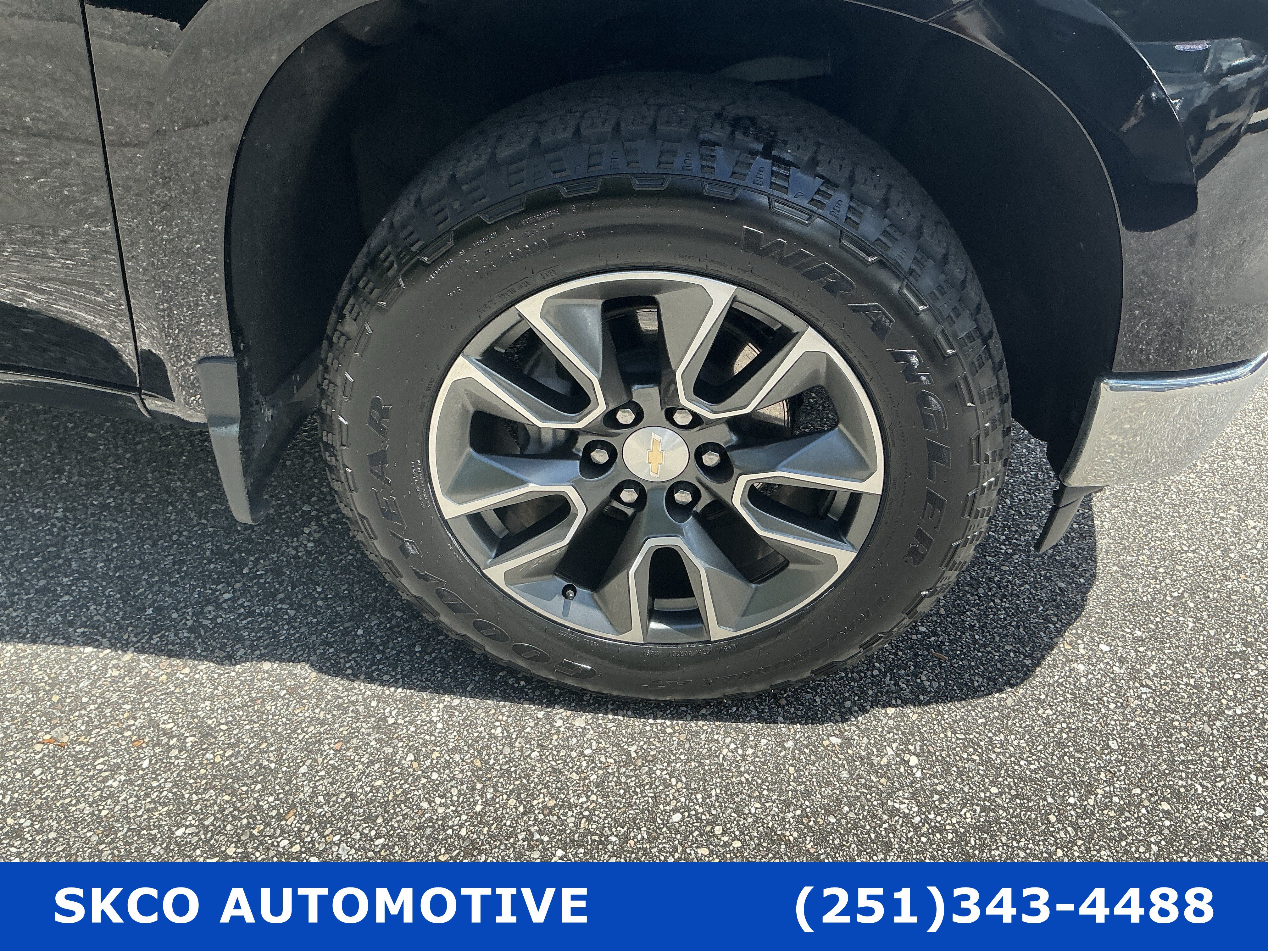 Used 2023 Chevrolet Silverado 1500 LT AWD/4WD image 9