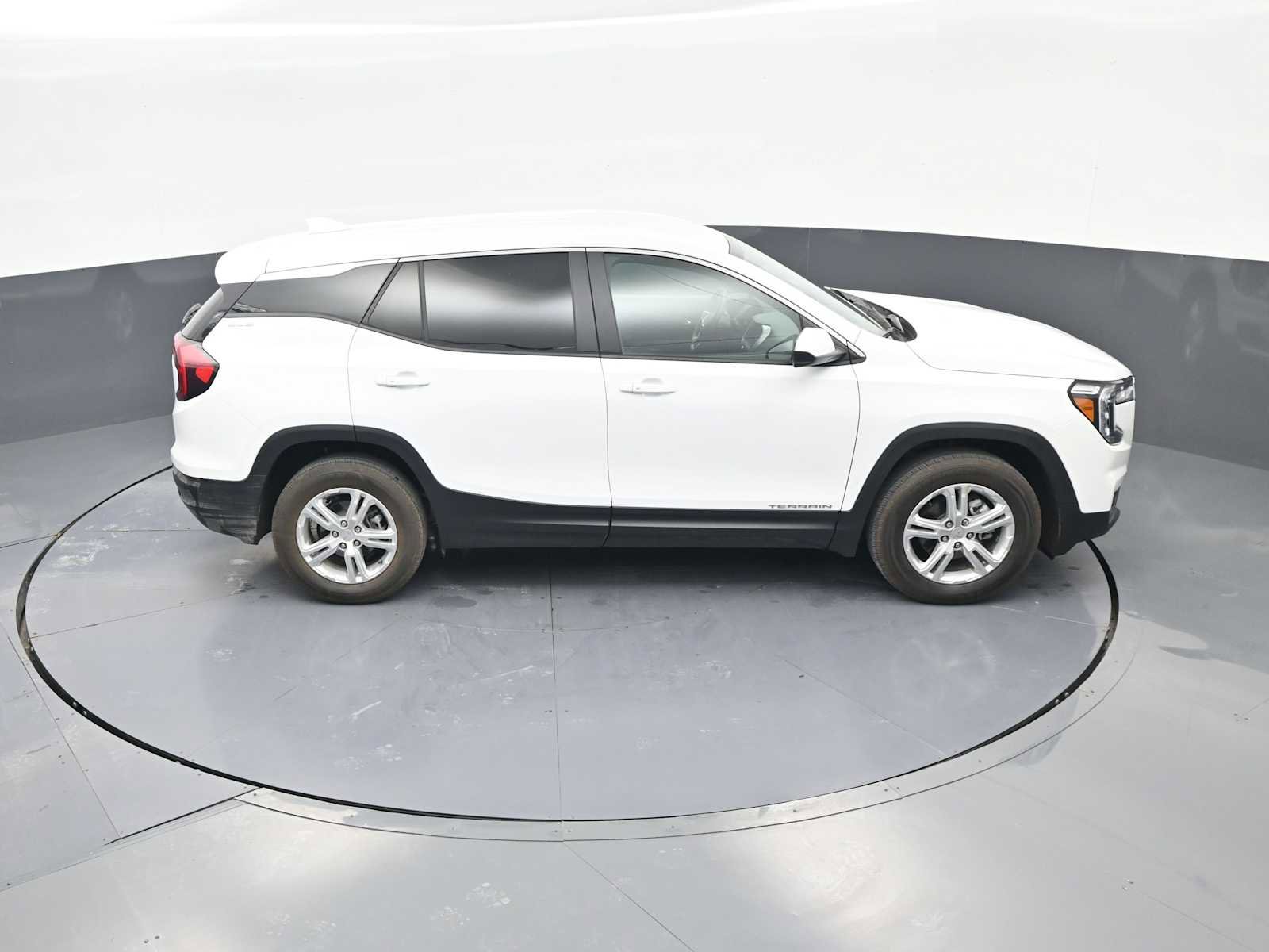 Used 2024 GMC Terrain SLE AWD/4WD image 34