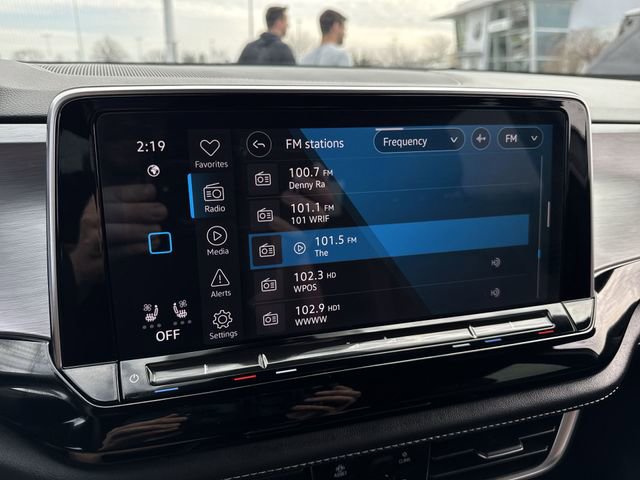 Certified 2024 Volkswagen Atlas Cross Sport SE w/ Black Wheel Package image 13