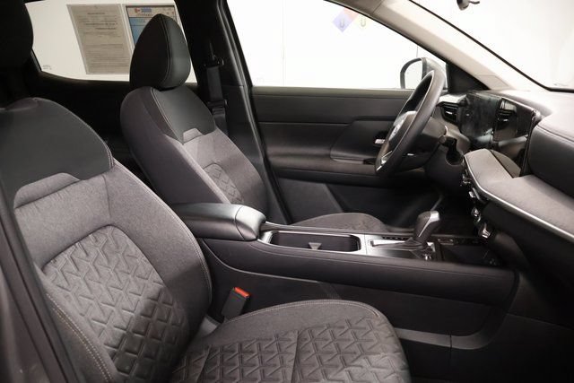Used 2025 Nissan Kicks SV w/ Illumination Package FWD image 26