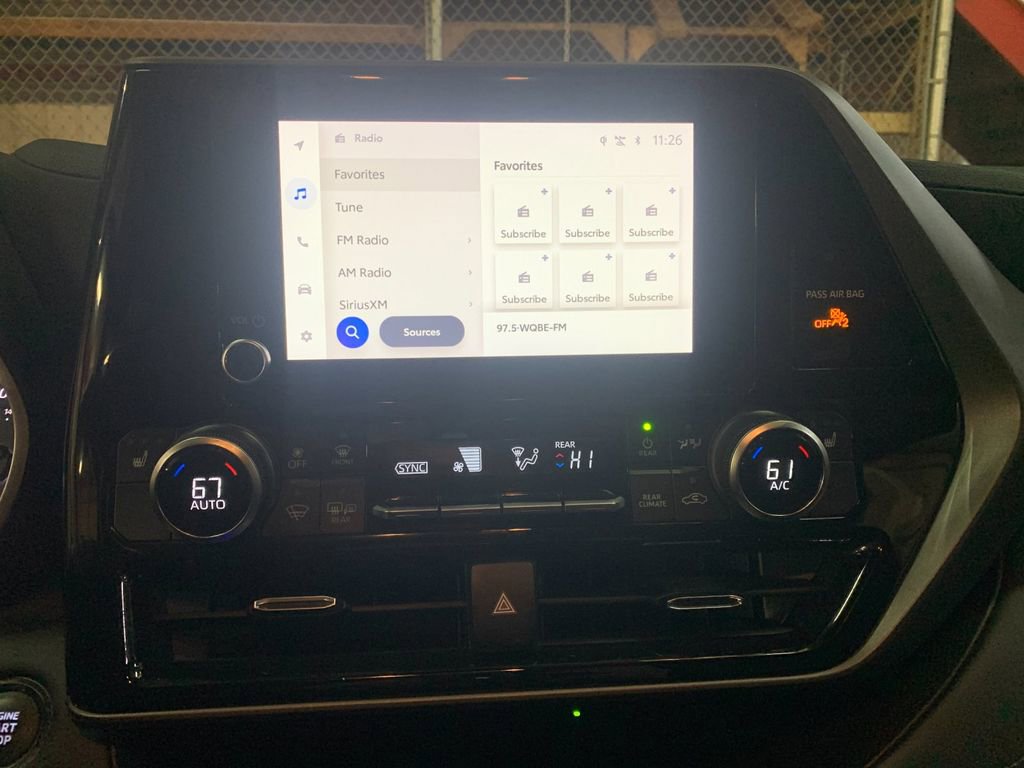 Used 2023 Toyota Highlander XLE image 24