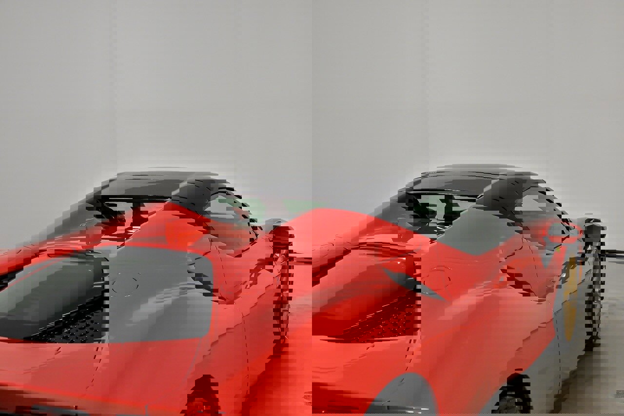 Used 2022 Ferrari SF90 Spider image 21