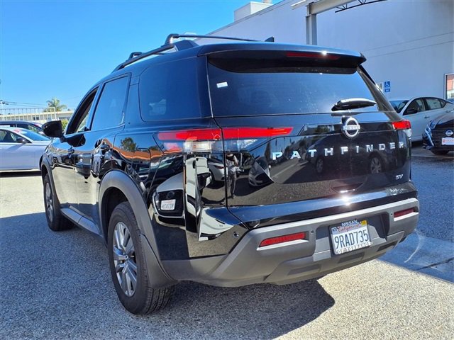 Certified 2024 Nissan Pathfinder SV image 3