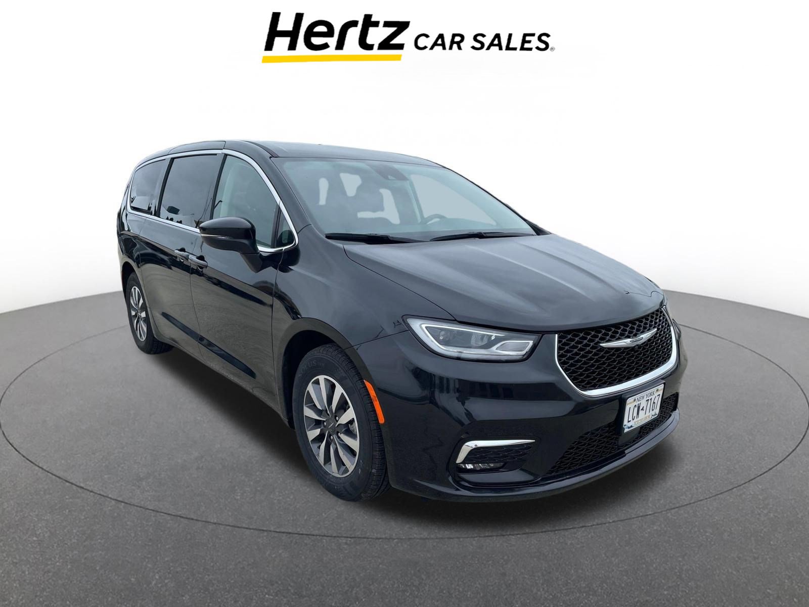 Used 2023 Chrysler Pacifica Touring-L image 1