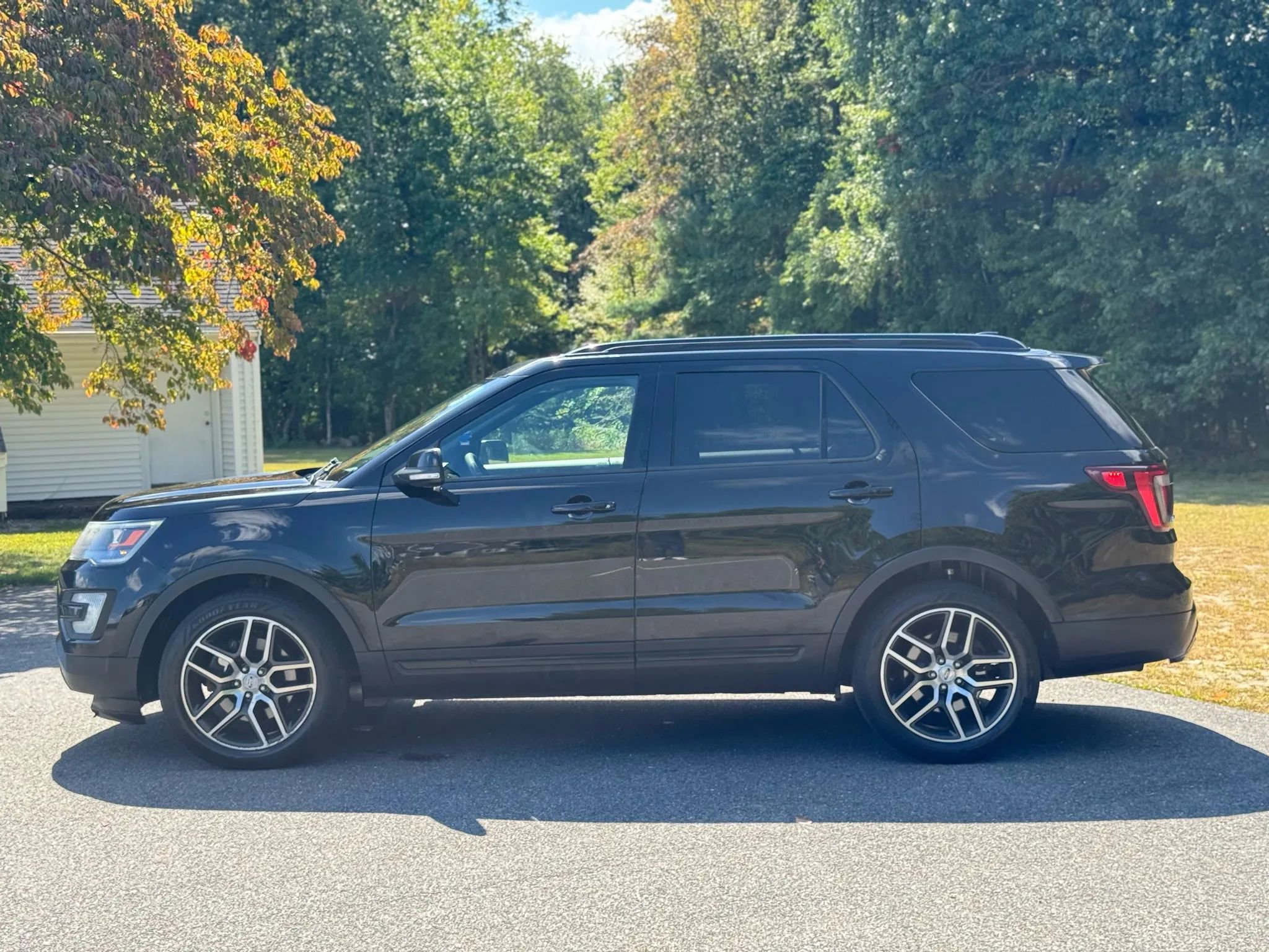 Used 2017 Ford Explorer Sport w/ Equipment Group 401A image 4
