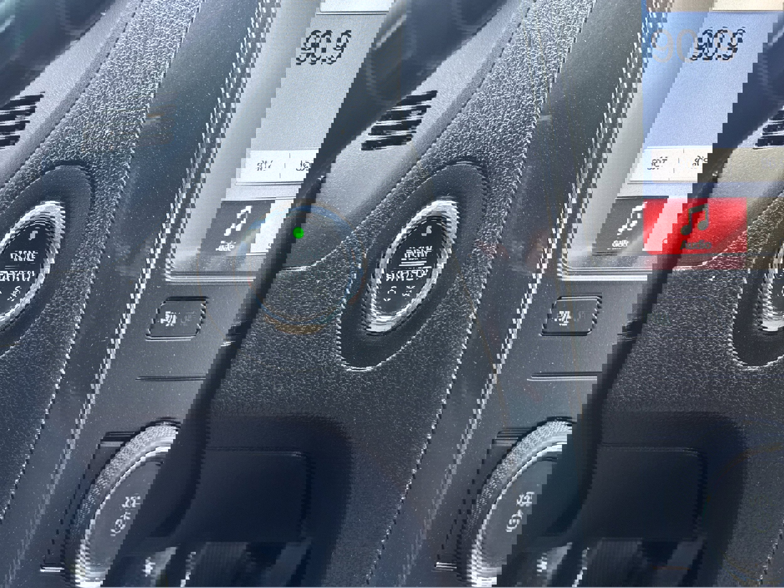 Used 2018 Ford Explorer XLT w/ Equipment Group 202A image 21