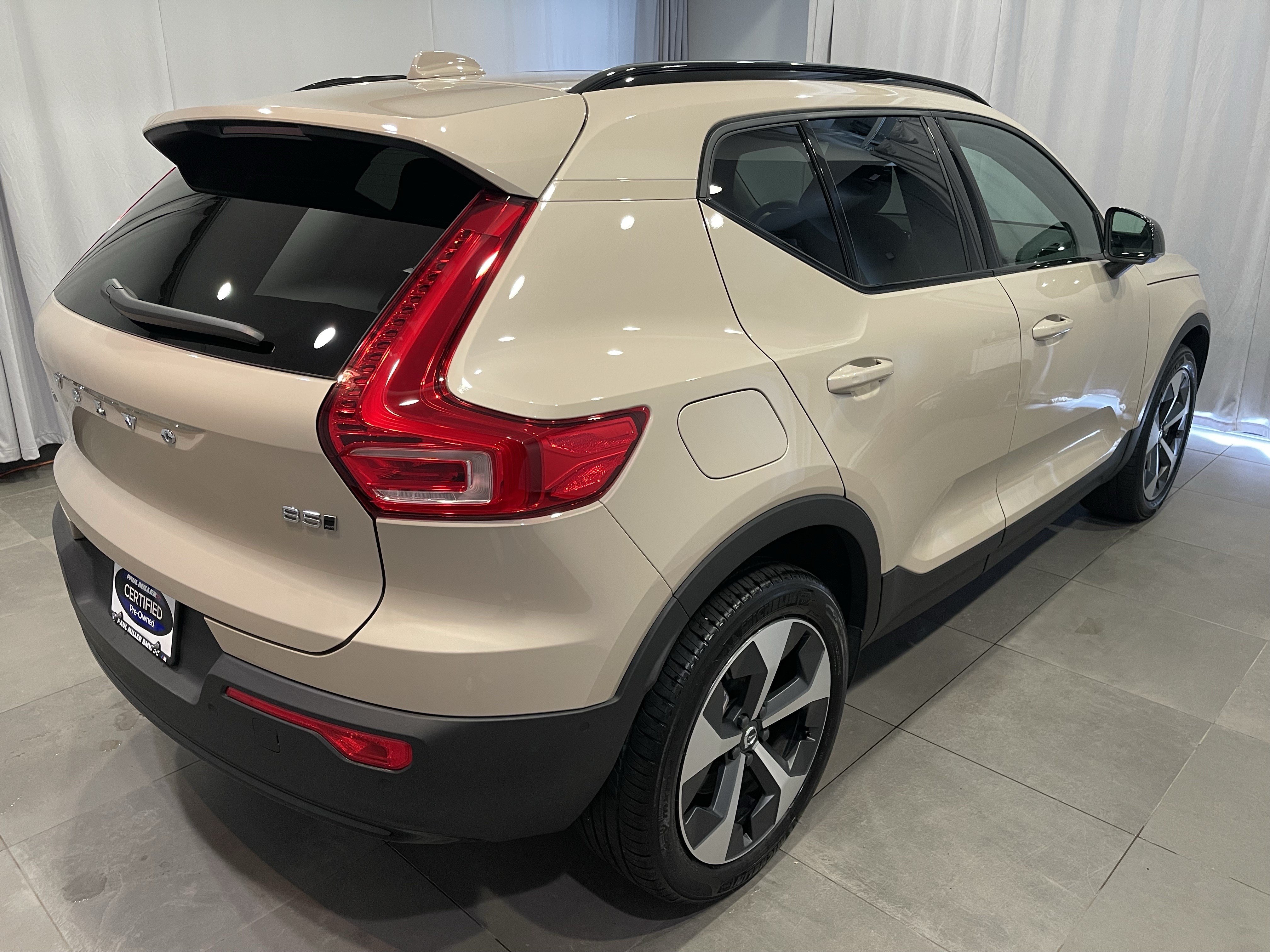Used 2025 Volvo XC40 B5 Plus w/ Climate Package AWD/4WD image 6