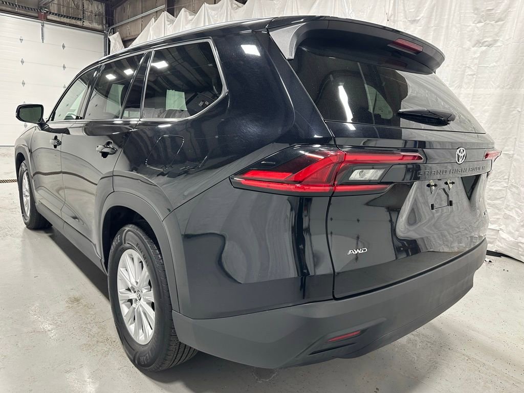 Used 2025 Toyota Grand Highlander AWD image 5