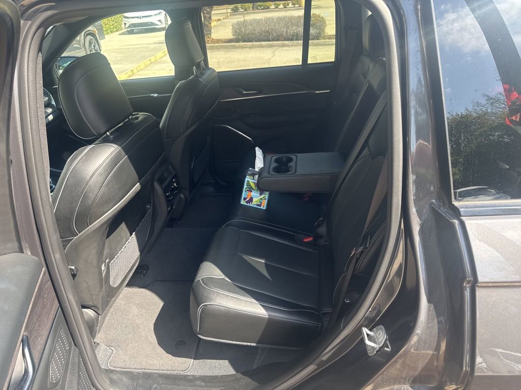 Used 2023 Jeep Grand Cherokee Overland image 7