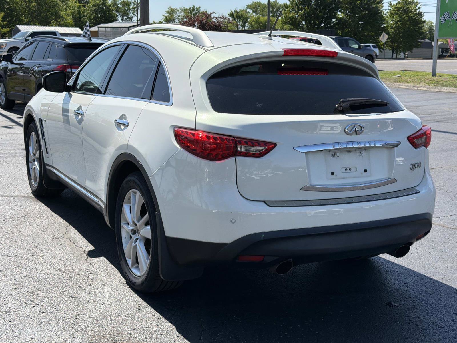 Used 2015 INFINITI QX70 AWD w/ Premium Package image 3