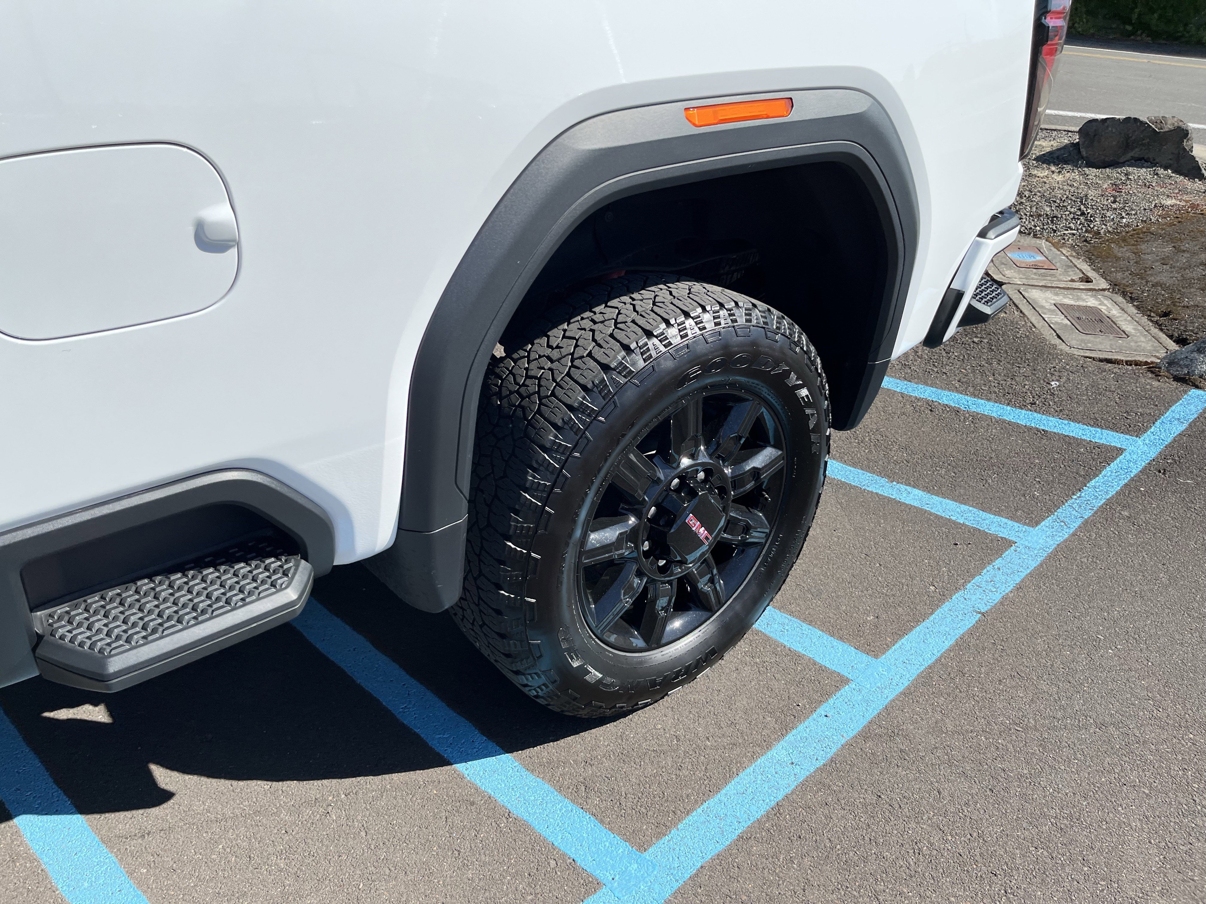 Used 2024 GMC Sierra 2500 AT4 w/ AT4 Premium Plus Package image 25