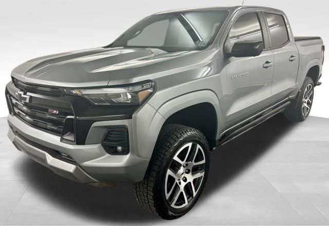 Used 2023 Chevrolet Colorado Z71 w/ Z71 Convenience Package 2 AWD/4WD image 4