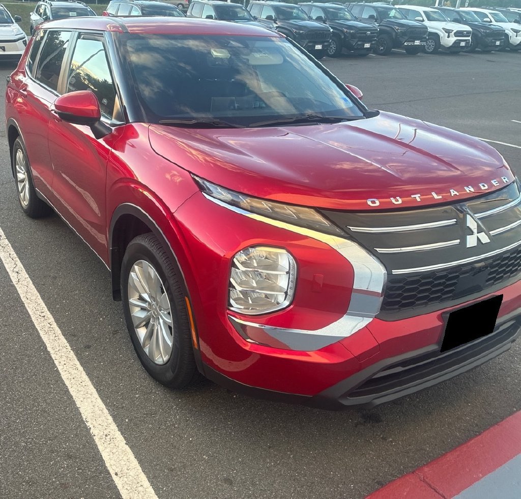 Used 2025 Mitsubishi Outlander ES AWD/4WD image 3
