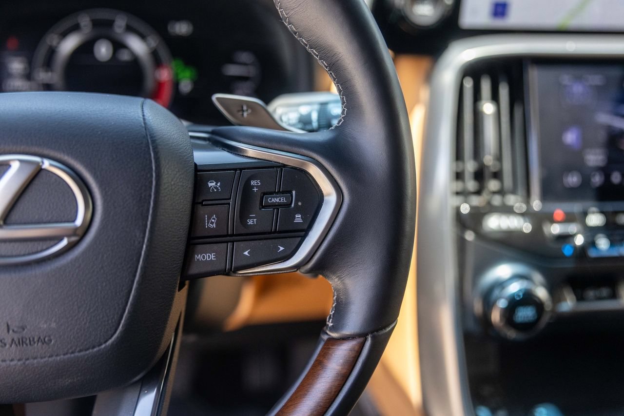 Used 2024 Lexus LX 600 4WD w/ Luxury Package image 23