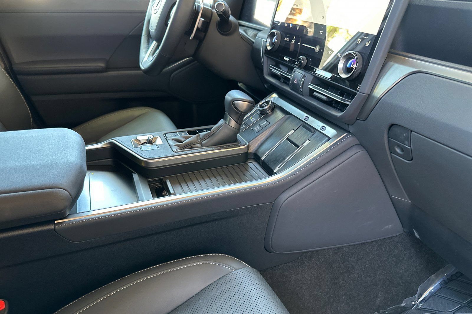 Used 2026 Lexus GX 550 w/ Accessory Package (31) AWD/4WD image 17