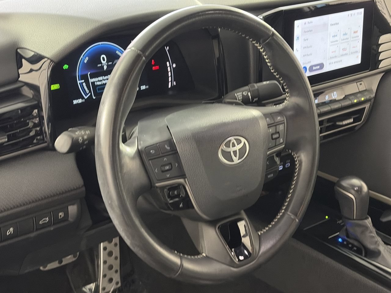 Used 2025 Toyota Camry SE FWD image 12