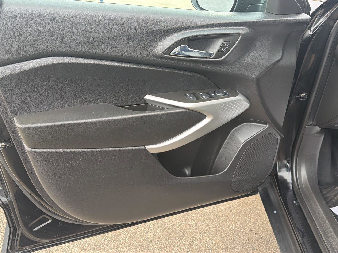 Used 2024 Chevrolet Trax RS w/ Driver Confidence Package FWD image 12