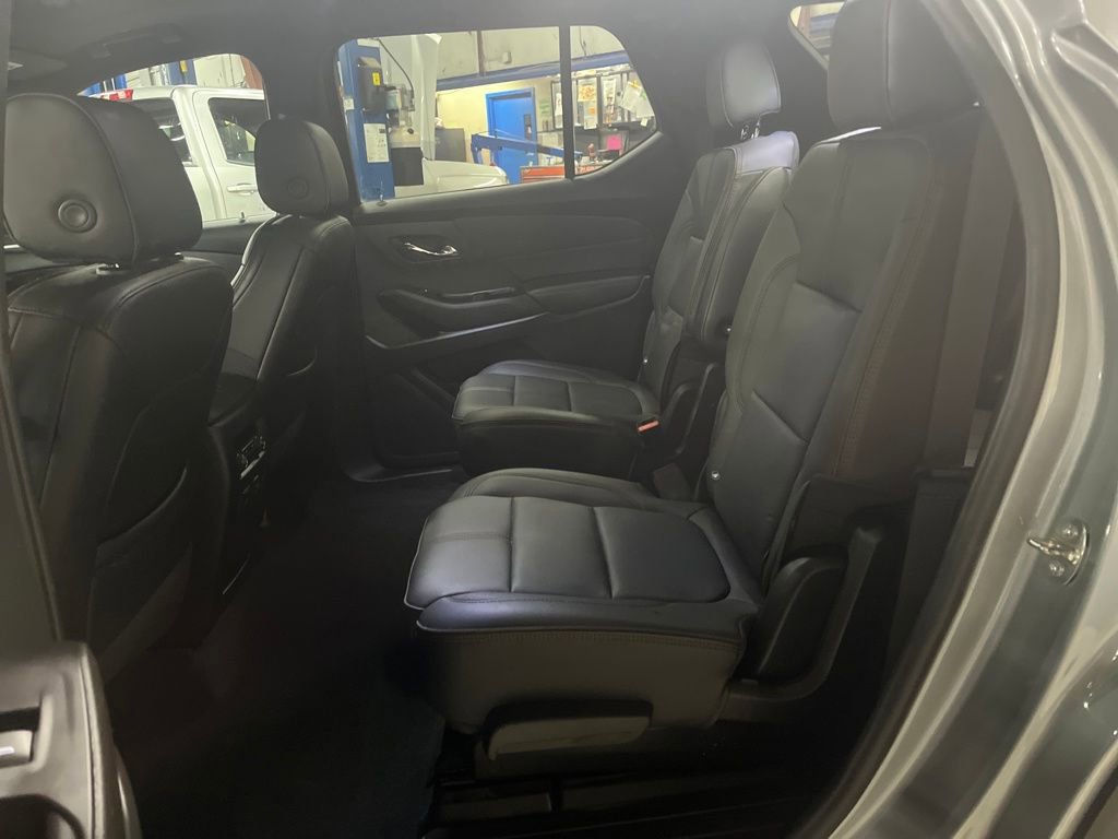 Used 2023 Chevrolet Traverse RS image 30