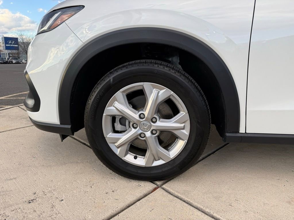 Used 2025 Honda HR-V LX image 9