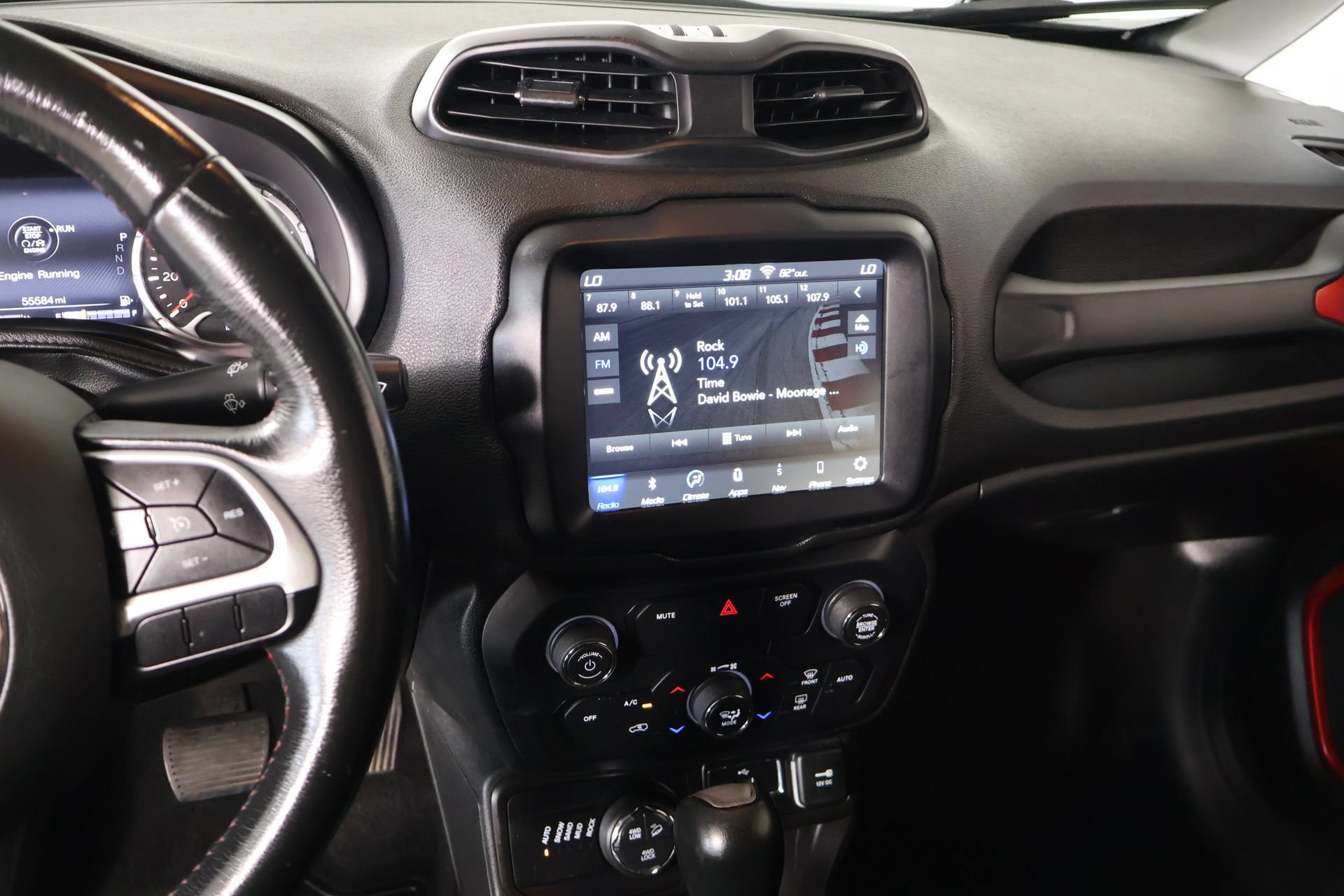 Used 2019 Jeep Renegade Trailhawk w/ UConnect 8.4 Nav Group AWD/4WD image 5