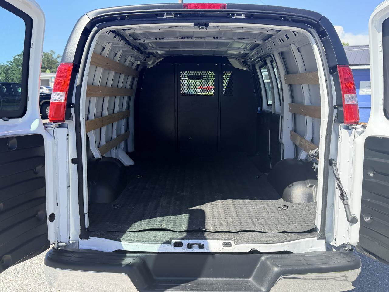 Used 2025 Chevrolet Express 2500 w/ Driver Convenience Package RWD image 7